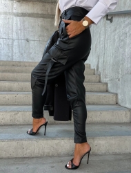 Fashion Studio Spodnie ekoskóra z ozdobnymi zamkami - czarne - Spodnie z ekoskóry - ozdobne zamki na nogawkach dodają im niesamowitego blasku i podkreślają charakterność produktu. Wysoki stan oraz jego wymodelowanie zakryje wszelkie mankamenty i podkreśli wszystkie atuty talii, jednocześnie tworząc w niej zmysłowe wcięcie. Te spodnie to totalny MUST HAVE Twojej garderoby!
Piękne, kobiece i zmysłowe. Dzięki delikatnym dodatkom, nabierają niepowtarzalnego uroku i stylu.