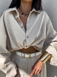 BY ME Koszula OVER SPRING natural – szaro-beż - Koszula Over charakteryzuje się luźnym krojem oraz zapięciem regulowanym na guziczki.

Skład: 90% wiskoza, 10% len

SPODNIE ZE ZDJĘĆ RÓWNIEŻ DOSTĘPNE W NASZEJ OFERCIE