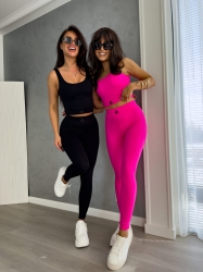 BY ME Legginsy GYM – czarne - Legginsy Gym z bardzo ciągliwego materiału, logowany pas.

Skład: 95% wiskoza, 5% elastan

TOP ZE ZDJĘĆ RÓWNIEŻ DOSTĘPNY W NASZEJ OFERCIE