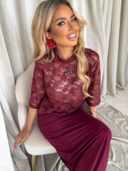 BY ME Bluzka MARMARIS II koronka new – bordowa - Wygoda spotyka styl – bluzka MARMARIS to must-have w każdej nowoczesnej szafie. Charakterystyczne logowanie na środku nadaje mu wyrazistego, streetwearowego charakteru. Luźny krój świetnie układa się na sylwetce i pasuje zarówno do jeansów, jak i do spódnicy czy dresów.

Skład: 50% poliester, 40% wiskoza,10% elastan

LEGGINSY ZE ZDJĘĆ RÓWNIEŻ DOSTĘPNE W NASZEJ OFERCIE