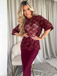 BY ME Bluzka MARMARIS II koronka new – bordowa - Wygoda spotyka styl – bluzka MARMARIS to must-have w każdej nowoczesnej szafie. Charakterystyczne logowanie na środku nadaje mu wyrazistego, streetwearowego charakteru. Luźny krój świetnie układa się na sylwetce i pasuje zarówno do jeansów, jak i do spódnicy czy dresów.

Skład: 50% poliester, 40% wiskoza,10% elastan

LEGGINSY ZE ZDJĘĆ RÓWNIEŻ DOSTĘPNE W NASZEJ OFERCIE