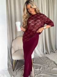 BY ME Bluzka MARMARIS II koronka new – bordowa - Wygoda spotyka styl – bluzka MARMARIS to must-have w każdej nowoczesnej szafie. Charakterystyczne logowanie na środku nadaje mu wyrazistego, streetwearowego charakteru. Luźny krój świetnie układa się na sylwetce i pasuje zarówno do jeansów, jak i do spódnicy czy dresów.

Skład: 50% poliester, 40% wiskoza,10% elastan

LEGGINSY ZE ZDJĘĆ RÓWNIEŻ DOSTĘPNE W NASZEJ OFERCIE