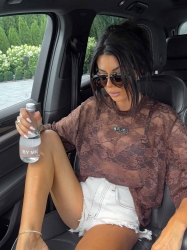 BY ME Bluzka MARMARIS II koronka new – czekoladowa - Wygoda spotyka styl – bluzka MARMARIS to must-have w każdej nowoczesnej szafie. Charakterystyczne logowanie na środku nadaje mu wyrazistego, streetwearowego charakteru. Luźny krój świetnie układa się na sylwetce i pasuje zarówno do jeansów, jak i do spódnicy czy dresów.

Skład: 50% poliester, 40% wiskoza,10% elastan

LEGGINSY ZE ZDJĘĆ RÓWNIEŻ DOSTĘPNE W NASZEJ OFERCIE