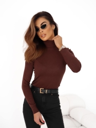 Fashion Studio Dzianinowy golf - czekoladowy - Piękny dzianinowy sweterek z golfem, który śmiało możemy nosić jako bluzkę lub bazę do wielu stylizacji.