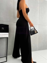 Fashion Studio Elegancki kombinezon damski - czarny - Piękny, elegancki kombinezon. Świetnie sprawdzi się na wiele okoliczności.