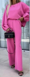 Fashion Studio Elegancki komplet - róż - Lekki komplet damski w pięknym, mocnym różu.
Bluzka typu OVERSIZE z estetycznie zakończonym rękawem.
Spodnie z szeroką nogawką oraz kieszeniami po bokach. 
Gumka w pasie dzięki czemu dopasują się do sylwetki.